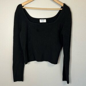 5/$20 Old Navy Women's Cropped Front and Back
Scooped Long Sleeve Sweater Large